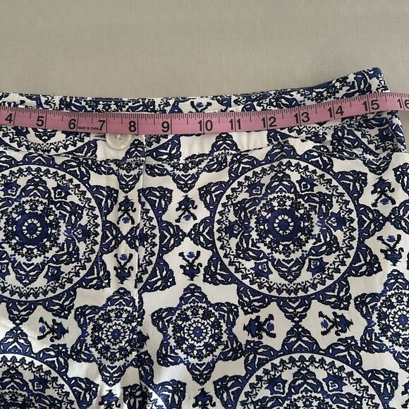 Tyler Boe Medallion Blue White Print Trouser Shorts Cuffed Pockets Size 6 - Picture 7 of 12